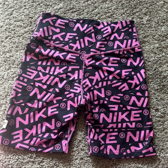 Nike One Dri-Fit women’s 7” icon clash training shorts - Picture 7 of 8
